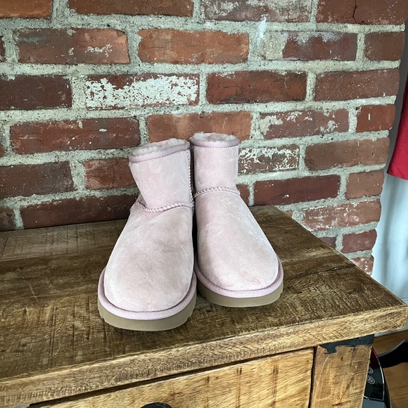 UGGs, mini light pink new with tags - Picture 1 of 13
